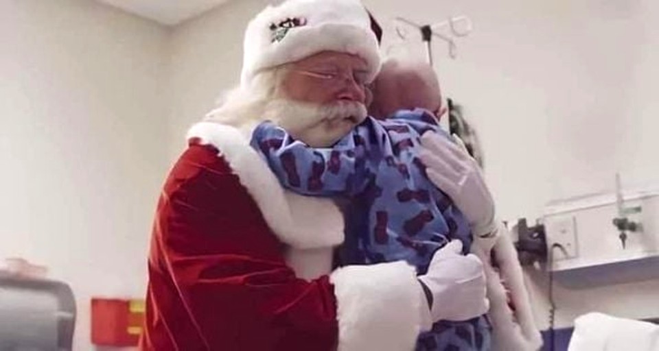 In the arms of Santa Claus, a cancer-stricken child passes away