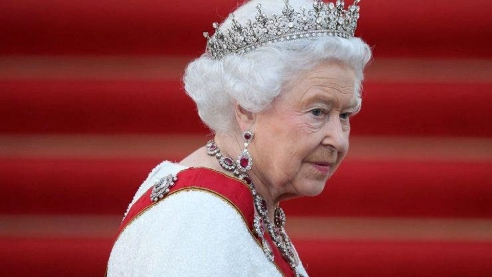 At the age of 95, Queen Elizabeth, hospitalized for the third time in her life