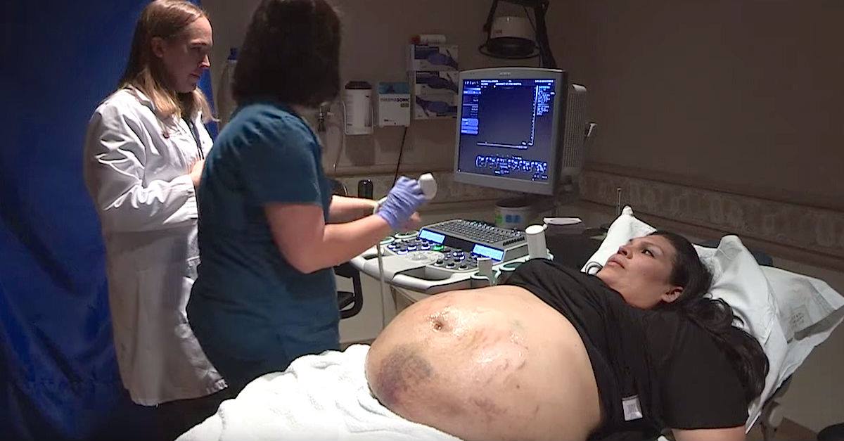 Mom is pregnant with quintuplets: Gives birth like a real hero