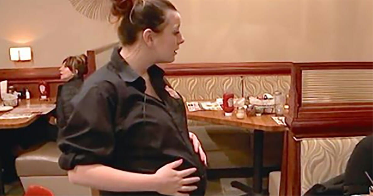 Pregnant waitress serves cop his lunch, what he then writes on his bill leaves her in tears