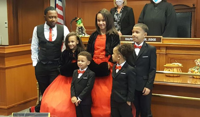 Single foster dad adopts 5 siblings to keep them together