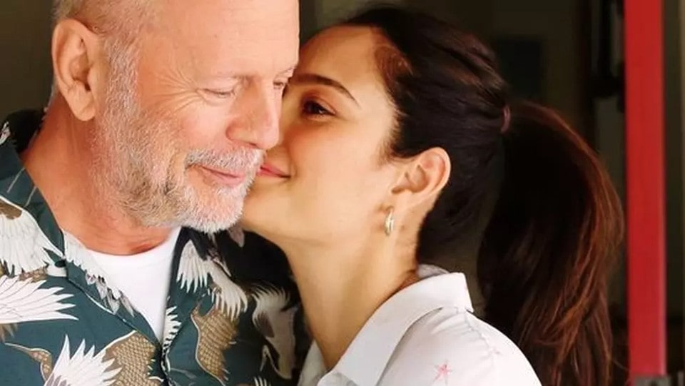 The first images of Bruce Willis appear after the family announced that he had been diagnosed with aphasia