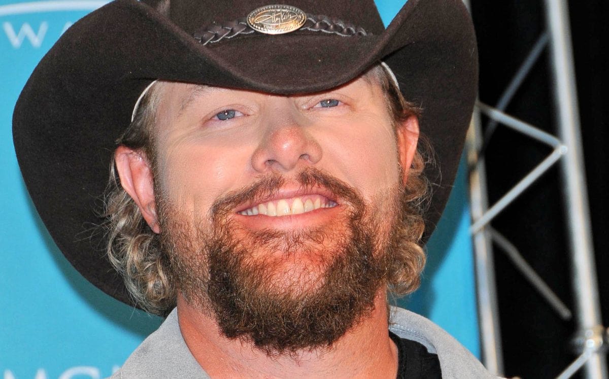 Six months after receiving a heartbreaking cancer diagnosis, Toby Keith provides an important cancer update.