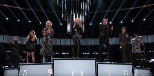 Dolly Parton and Miley Cyrus Wow Audience with Unforgettable Rendition of “Jolene”