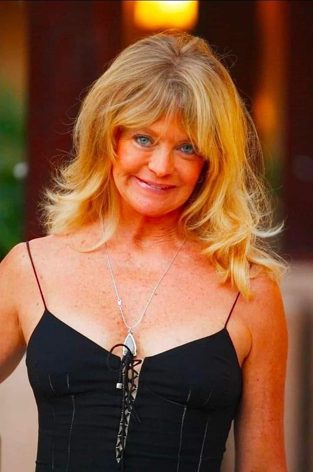 Goldie Hawn Stuns Fans in Bodysuit at 77!