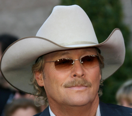 Alan Jackson makes a significant announcement after 43 years of marriage