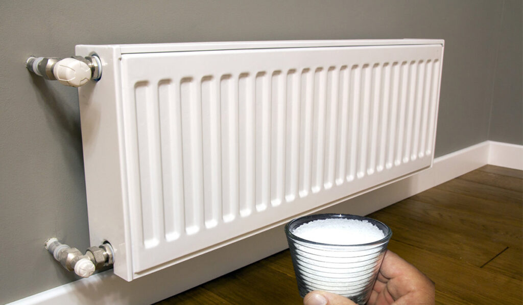 Put a glass of salt under the radiator: everyone does it, for a brilliant reason