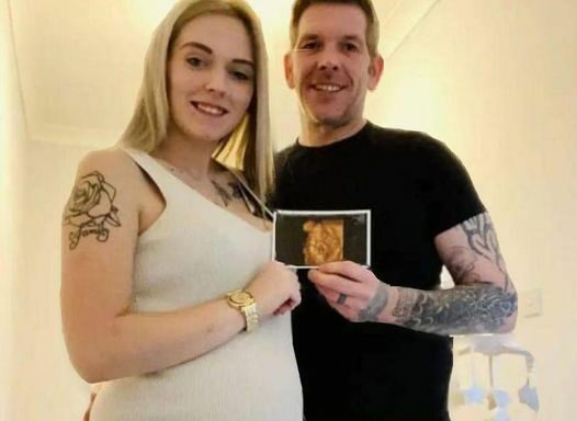 The pregnant woman in the picture went for an ultrasound